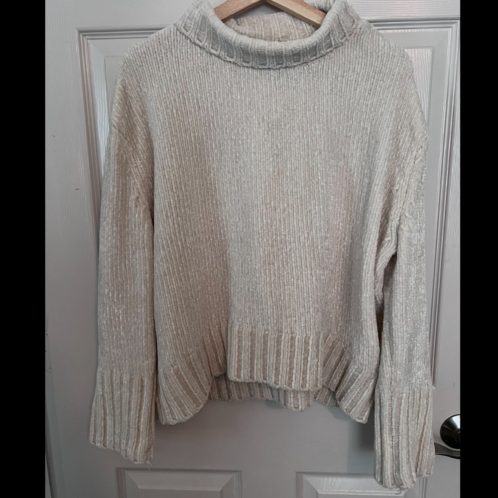 Velvet white chunky knit sweater